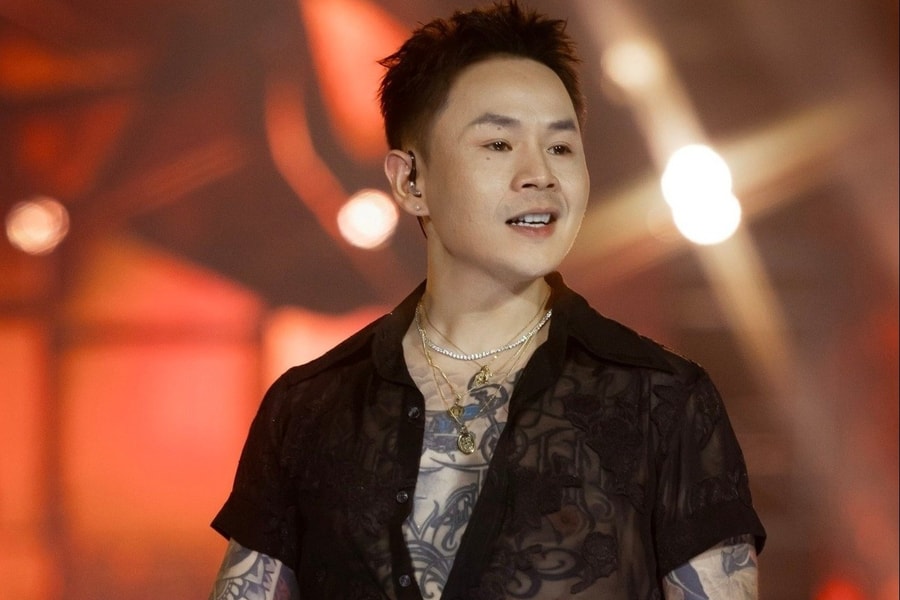 Phía sau loạt MV phản cảm của Binz bị xóa sổ