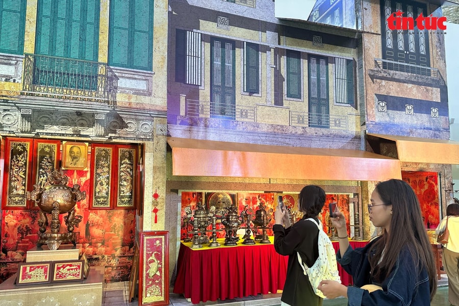 Con đường mùa thu 'gây thương nhớ' tại Hội chợ mùa Thu 2025