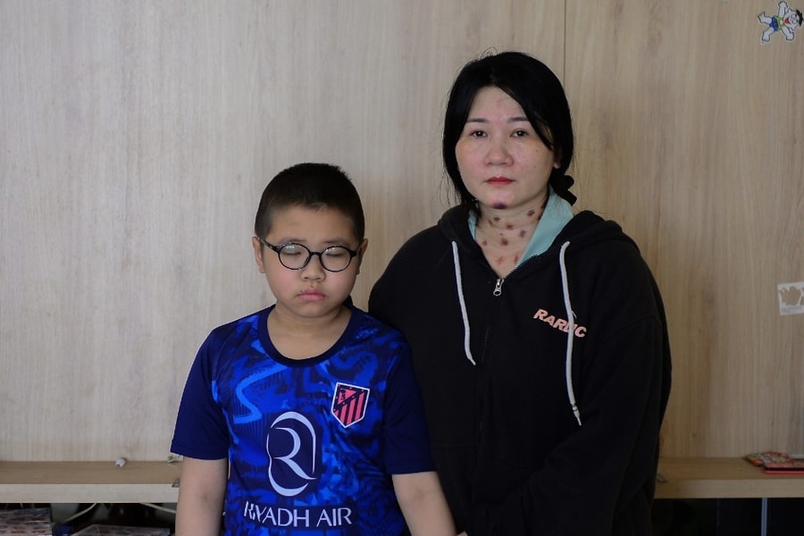 Người mẹ khẩn cầu cứu con trai 10 tuổi mắc ung thư giữa cảnh sắp mất nhà