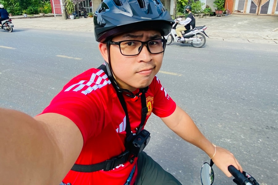 Chàng trai Việt dành 1,5 năm đạp xe tới Anh xem MU