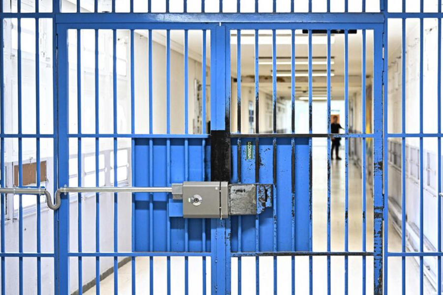 Đi cướp để vào tù với cháu