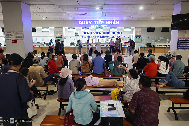 Trăn trở tiếp tục chữa hay trả về bệnh nhân ung thư