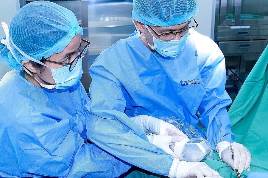 Mổ triệt căn ung thư vú kết hợp tái tạo ngực