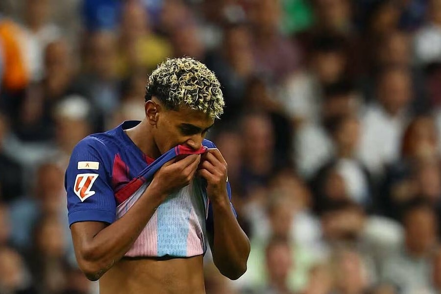 CĐV Tây Ban Nha loại Yamal khỏi đội hình tiêu biểu 2025