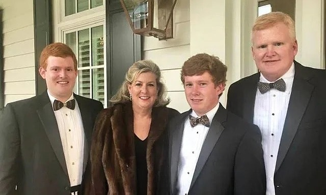 Lòng tham hủy diệt gia đình luật sư quyền thế