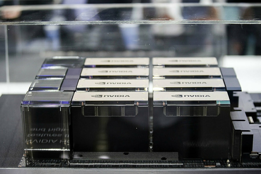 Trung Quốc triệt phá đường dây làm chip giả