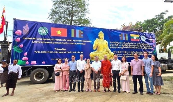 Thành kính Lễ cung nghinh đại tượng Phật bằng đồng tới chùa Đại Phước Việt Nam ở Myanmar