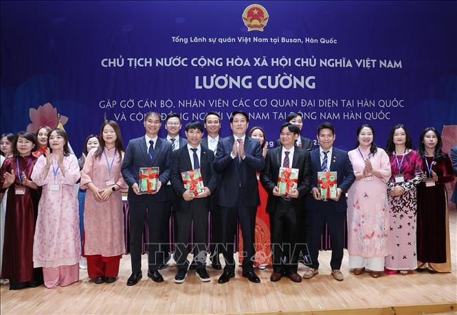 Chủ tịch nước gặp mặt Cộng đồng người Việt Nam tại Đông Nam Hàn Quốc