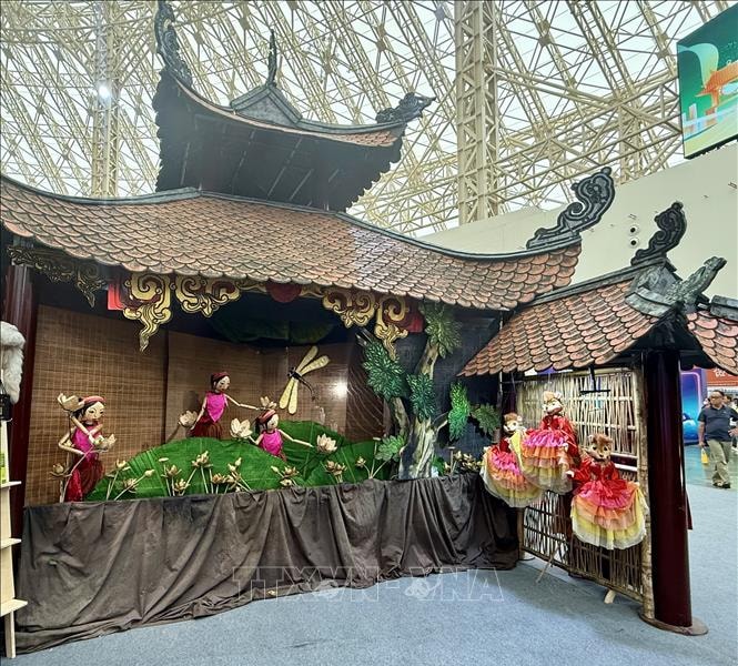 Gian trưng bày nghệ thuật múa rối Việt Nam: Điểm nhấn văn hóa tại Hội chợ Mùa Thu