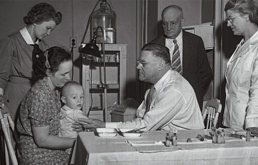 Vì sao vaccine ho gà từng bị từ chối?