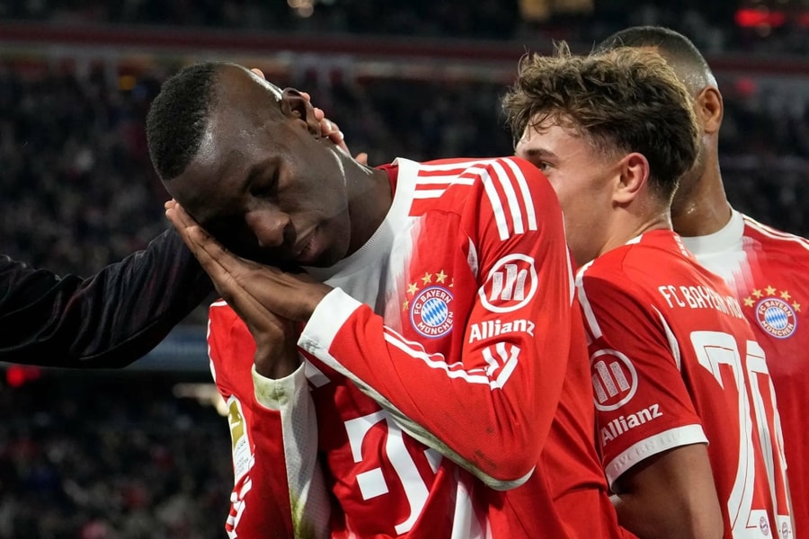 Bayern lập kỷ lục trong ngày Jackson giải cơn khát bàn