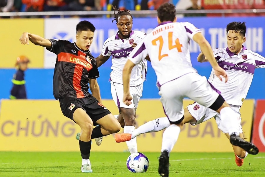 HLV Ninh Bình bất bình với trọng tài V-League