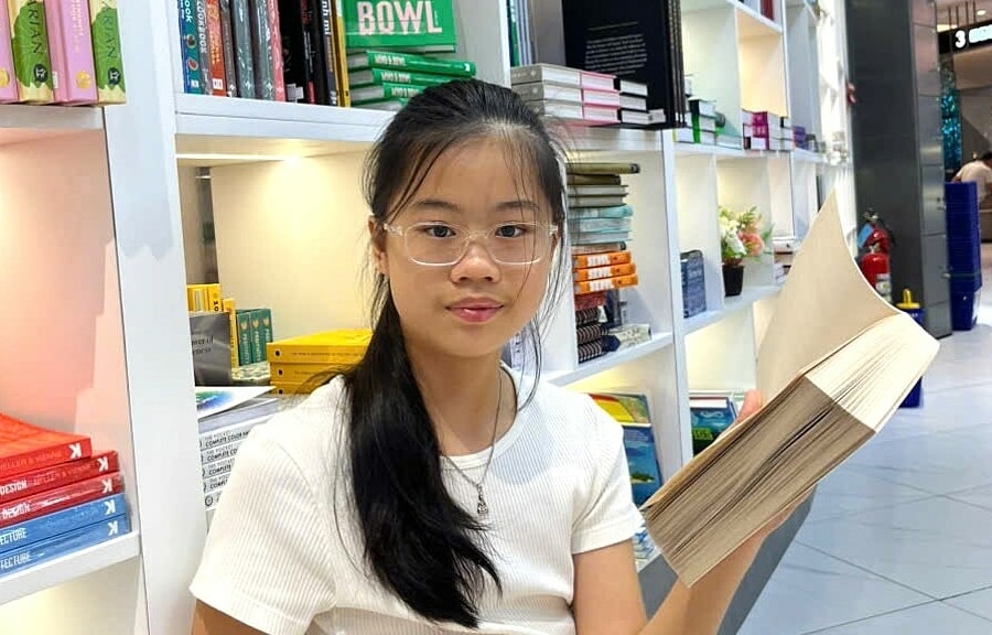Cô bé 10 tuổi đạt 8.5 IELTS trong lần thi đầu tiên