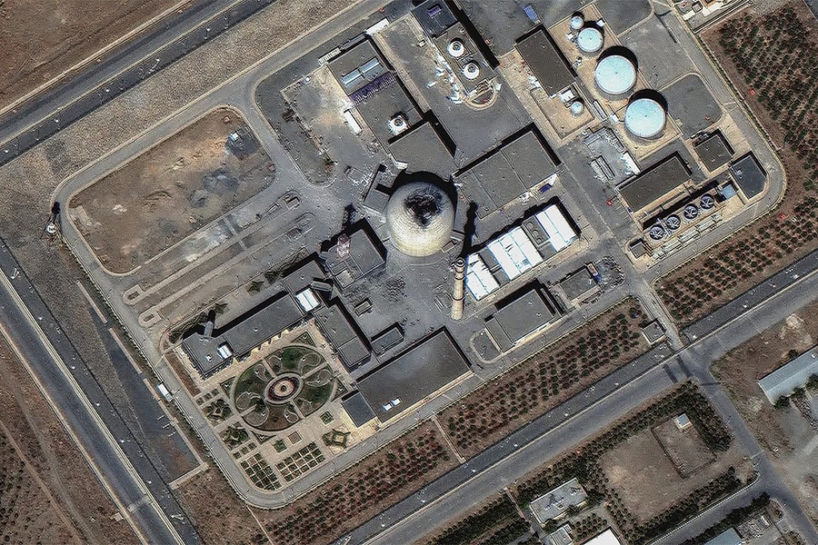 Iran tuyên bố sẽ xây lại cơ sở hạt nhân 'vững chắc hơn trước'