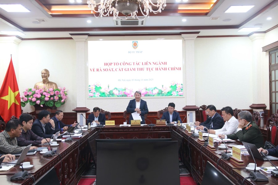 Nâng cao trách nhiệm người đứng đầu để cắt giảm thủ tục hành chính rườm rà