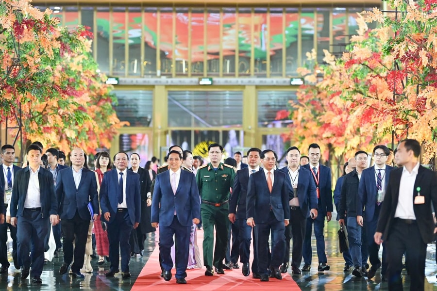 Thủ tướng Phạm Minh Chính tham dự lễ Bế mạc Hội chợ Mùa Thu 2025