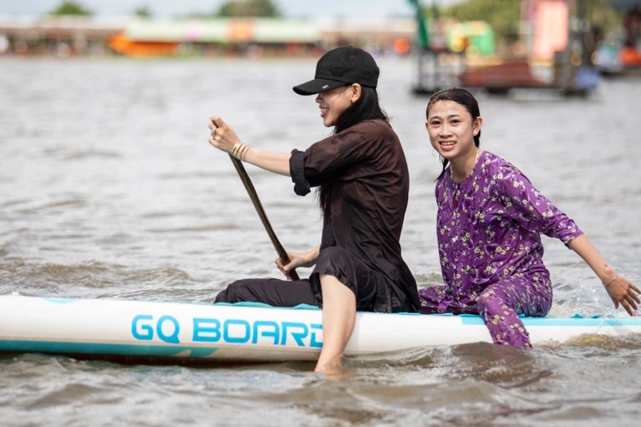 "Đặc sản" tắm đồng mùa nước nổi của người miền Tây