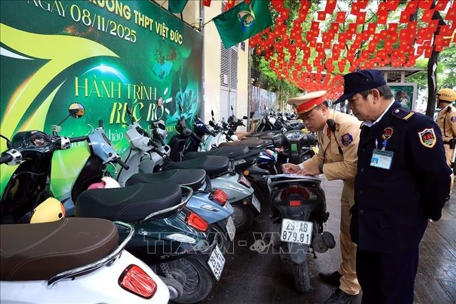 Cảnh sát kiểm tra 2.219 bãi giữ xe phát hiện nhiều học sinh vi phạm giao thông