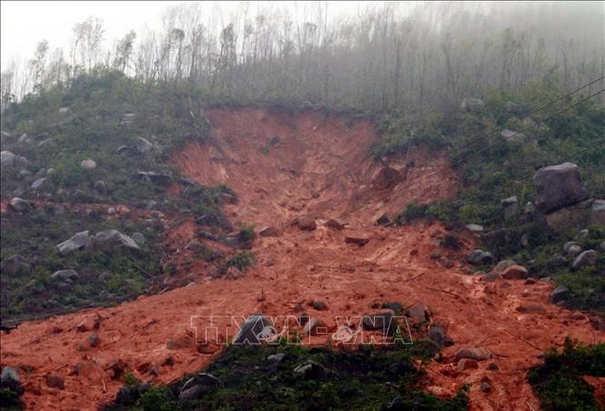 Hà Tĩnh: Sạt lở đất nhiều khu vực uy hiếp an toàn người dân, doanh nghiệp
