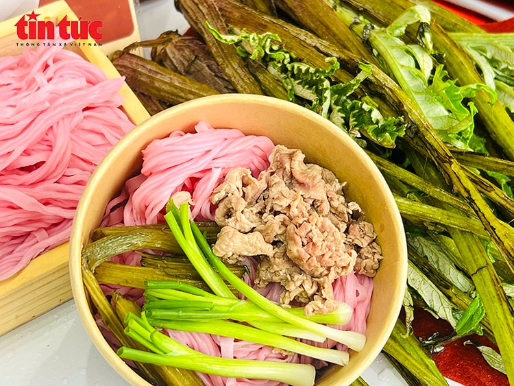 Phở Atiso Đà Lạt – Sắc hồng tím quyến rũ giữa Hội chợ Mùa Thu 2025