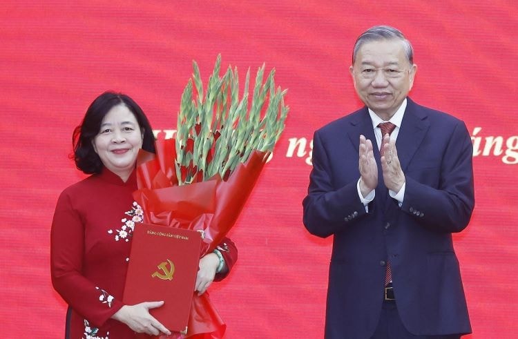 Đồng chí Bùi Thị Minh Hoài giữ chức Bí thư Đảng ủy Mặt trận Tổ quốc, các đoàn thể Trung ương