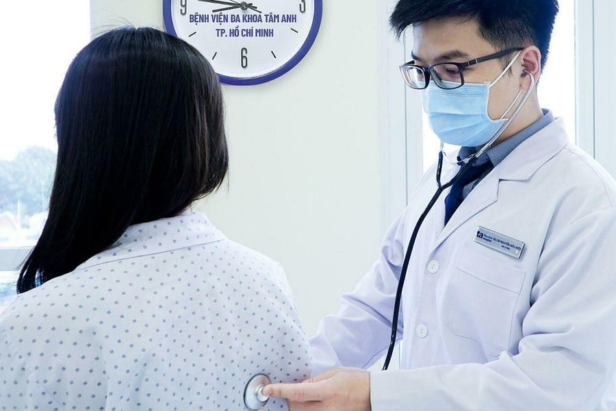 Rối loạn nhu động thực quản, thiếu niên sụt 15 kg