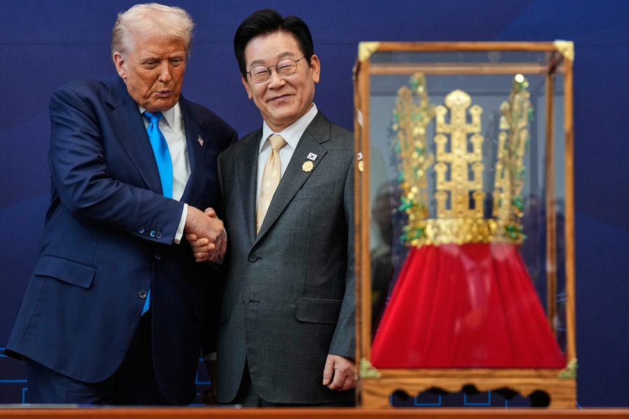 Nghệ thuật 'ngoại giao quà tặng' của Tổng thống Hàn Quốc khi gặp lãnh đạo Mỹ, Trung