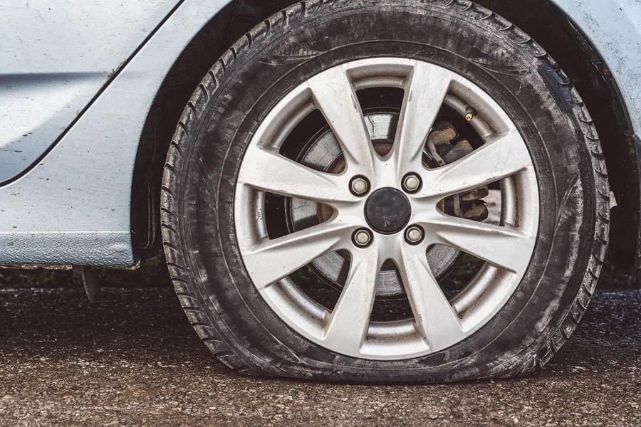 Vì sao có xe dễ cán đinh hơn xe khác?