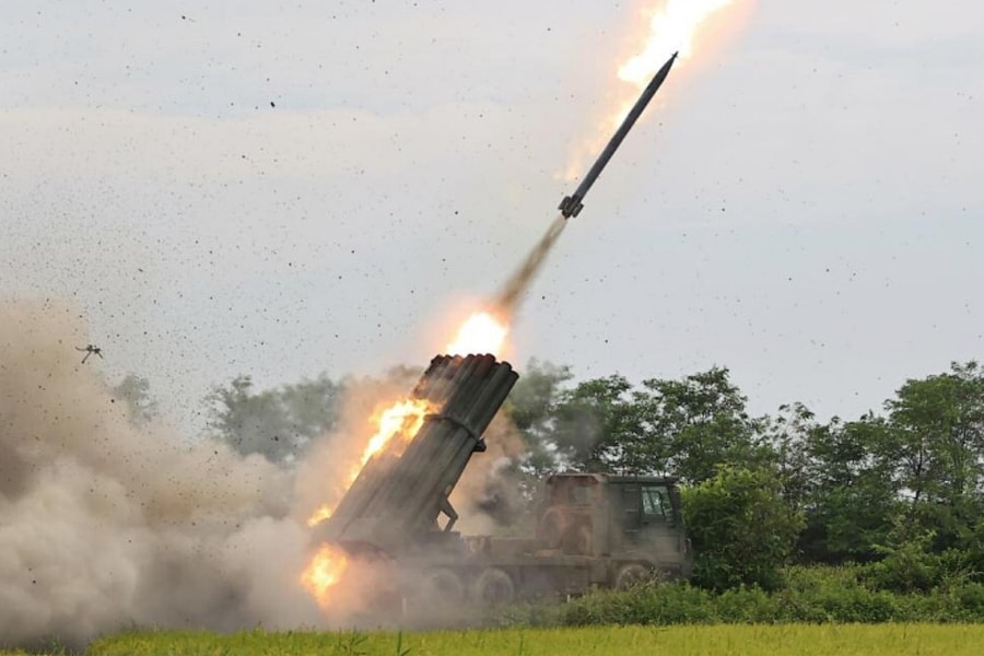 Pháo binh Triều Tiên diễn tập trước khi Bộ trưởng Mỹ thị sát biên giới