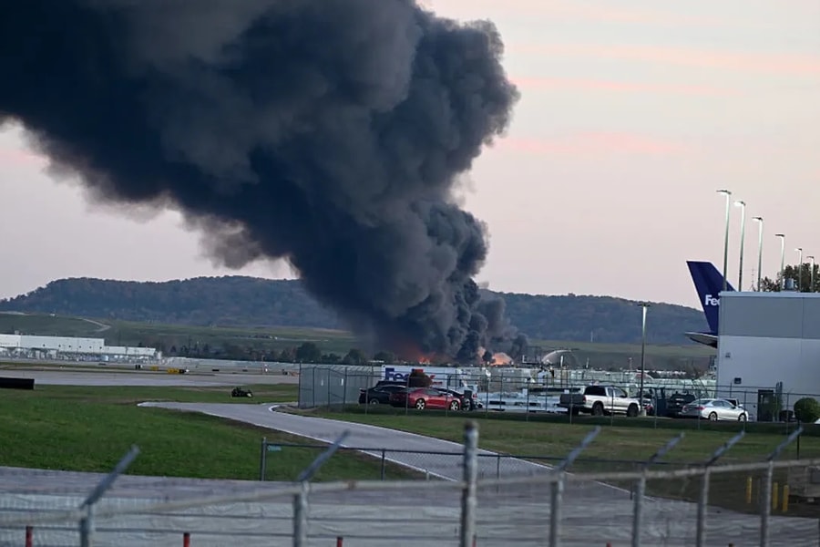 Rơi máy bay chở hàng ở Mỹ, ít nhất 14 người thương vong