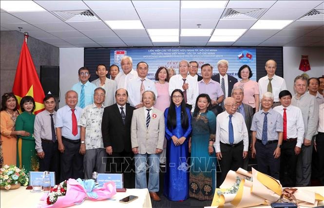 Thắt chặt tình đoàn kết với nhân dân Séc