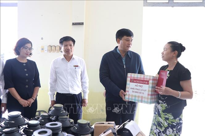 Agribank kịp thời hỗ trợ khách hàng thành phố Huế bị thiệt hại do lũ lớn