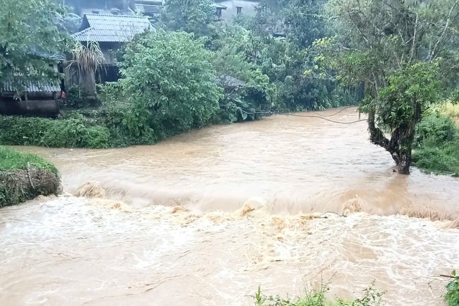 Suối dữ chia cắt, người dân thôn Bản Loòng trải lòng ước mơ có một cây cầu