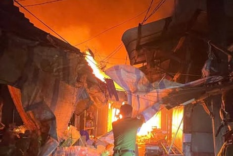 Chợ ở Gia Lai bốc cháy trong đêm