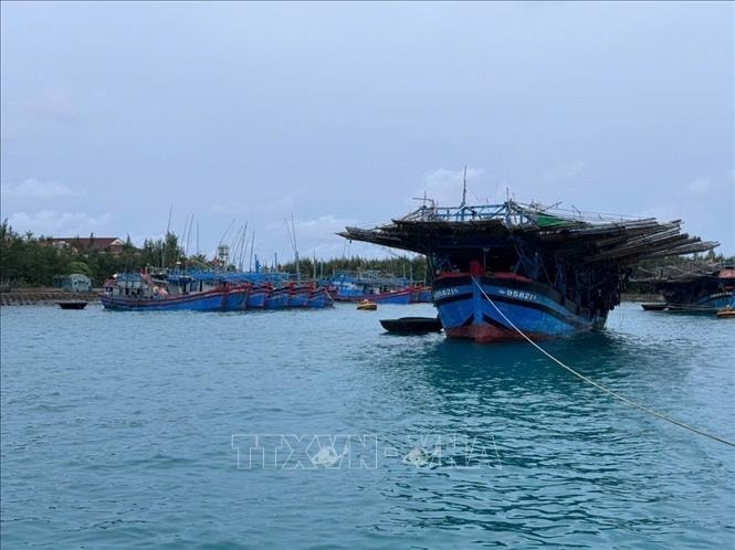 Người dân và tàu thuyền trên vùng biển Trường Sa an toàn