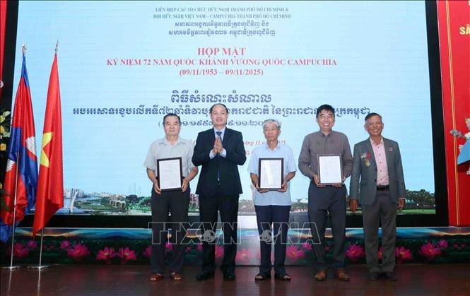 Củng cố, phát triển tình hữu nghị truyền thống Việt Nam - Campuchia