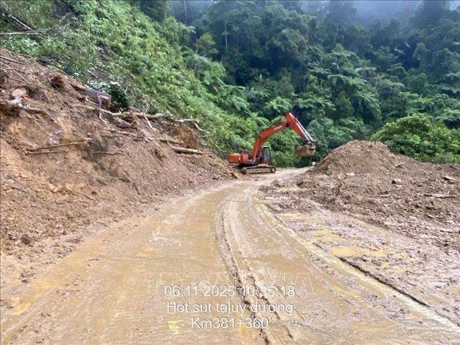 Thông xe một làn đường Hồ Chí Minh nhánh Tây qua thành phố Huế