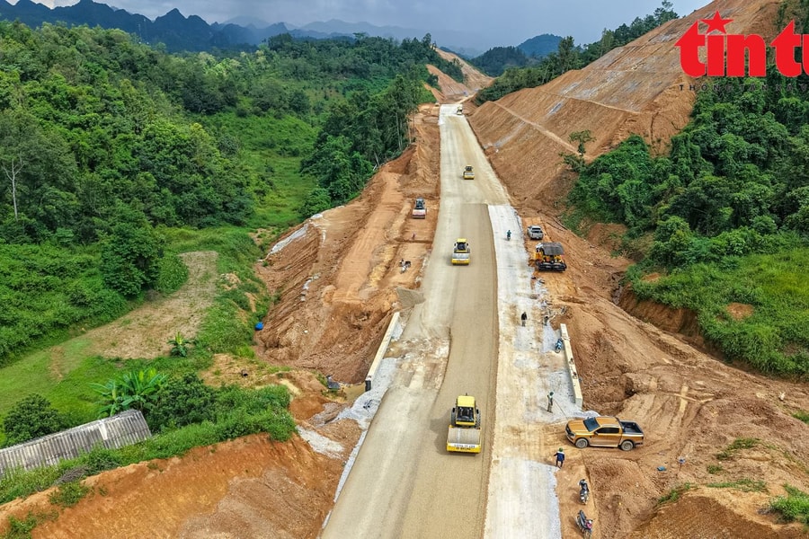 Bức tranh kinh tế tháng 10 và 10 tháng năm 2025 tiếp tục khởi sắc