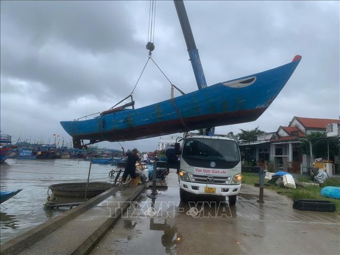 Đảm bảo nguồn cung thực phẩm thiết yếu trong những ngày mưa bão