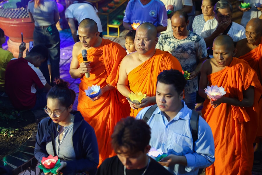 Lễ cúng trăng Ok Om Bok trong ngôi chùa Khmer ở TP HCM