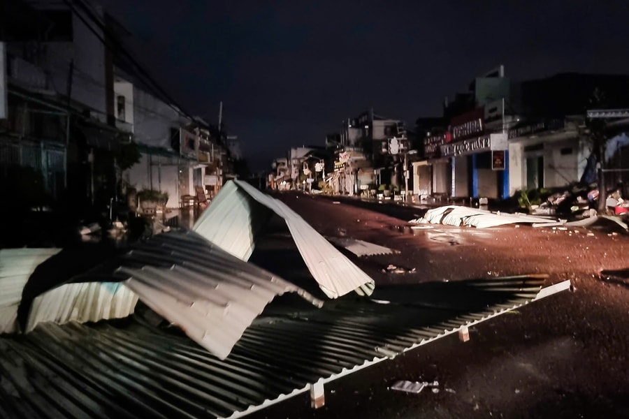 Những gia đình mất nơi trú ẩn trong đêm bão Kalmaegi đổ bộ