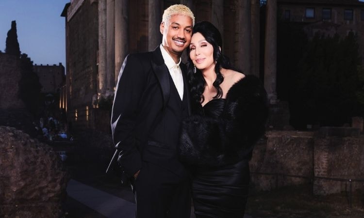 Bạn trai khen Cher có tâm hồn tươi trẻ