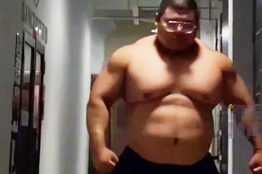 Chàng béo 170 kg có cơ bụng 8 múi