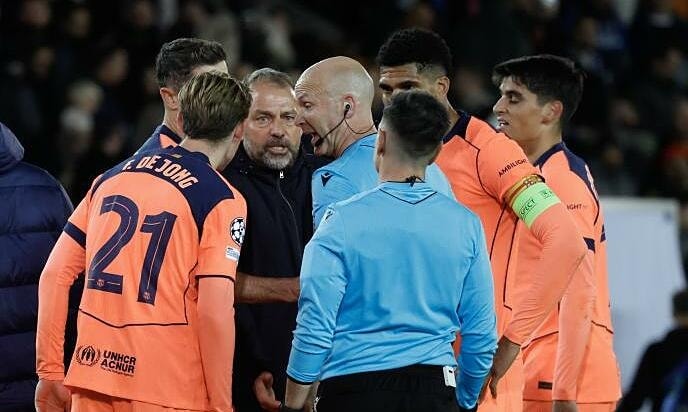 Flick chê tuyến giữa Barca