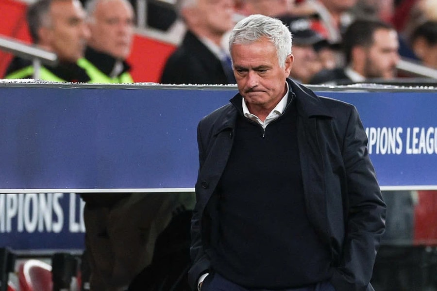 Mourinho thua ba trận liên tiếp ở Champions League