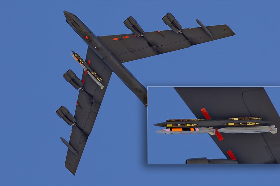 Oanh tạc cơ Mỹ bay thử nghiệm với tên lửa bí ẩn