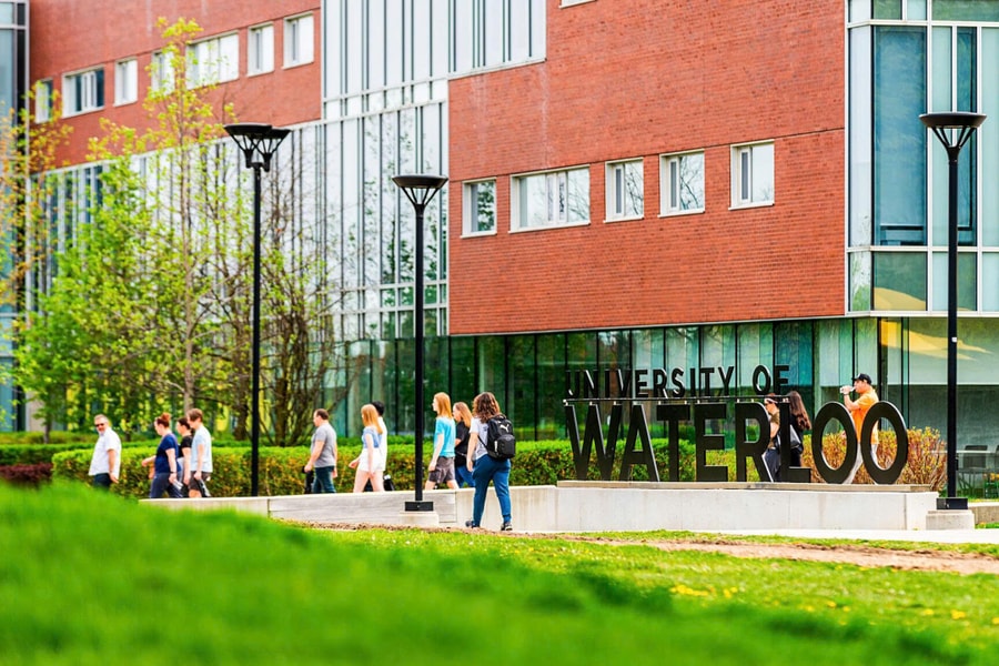 Canada dự kiến cắt giảm 65% giấy phép du học