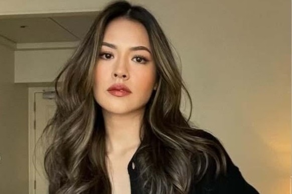 Nữ ca sĩ trong vụ chồng ngoại tình xôn xao Indonesia