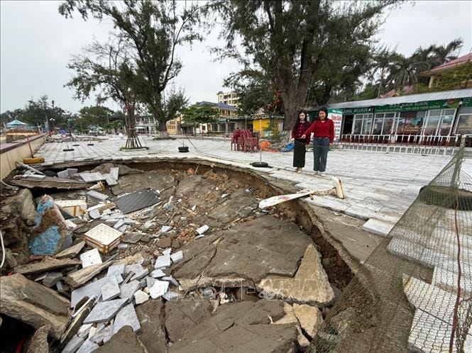 Khắc phục sạt lở bờ kè biển ở phường Đồ Sơn