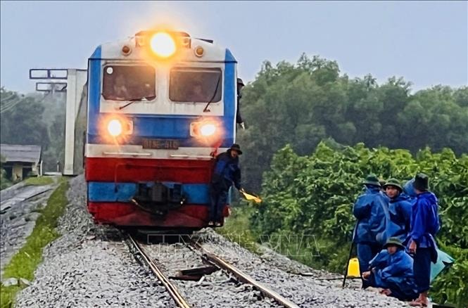 Tiếp tục ngừng chạy một số đôi tàu trong ngày 8 - 9/11